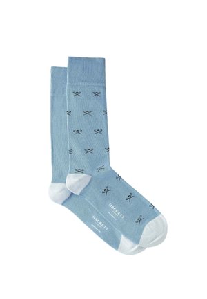 Lysblå sokker med et ribbet design og sorte saks mønstre, der har hvide tå- og hælaccenter. Logo trykt på sålen.