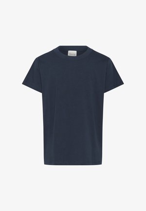 Sötétkék pamut póló rövid ujjakkal, kerek nyakkal és egyenes aljjal. Simább textúrájú, minta vagy további díszítések nélkül.