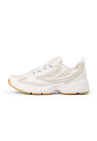 Sneaker sportivo bianco con pannelli in mesh e sintetico, design testurizzato, collare imbottito e suola in gomma marrone chiaro. Logo FI sul lato.