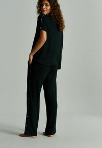 B by Ted Baker WIDE JOGGERS  - REGULAR FIT - Pantaloni de trening - black