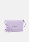 SCULPTED FLAP PHONE MONO - Cross body bag - pastel lilac
