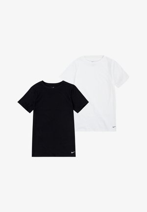 To korteermede t-skjorter: en svart og en hvit, laget av bomull med rund hals og en liten Nike-logo på forsiden.
