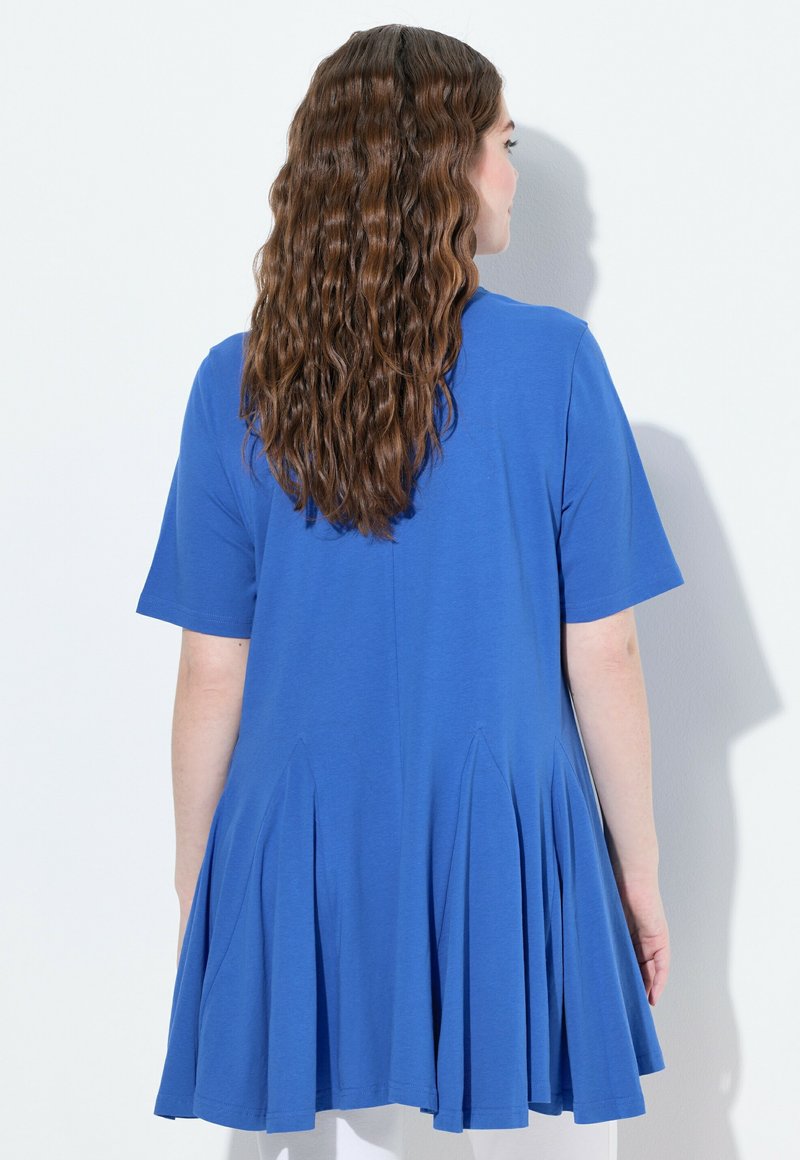 T-shirt dalle linee morbide con scollo a V e mezze maniche, blu notte scuro | Ulla Popken