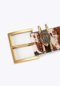 Brązowy i kremowy skórzany pasek w wzór z złotą prostokątną klamrą oraz dekoracyjnym złotym akcentem z misternym wzorem liścia.