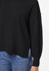 Pieces Sweter