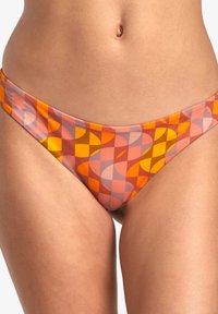 Bikini ala pohja, jossa on eloisa geometrinen kuvio, jossa on oranssin, vaaleanpunaisen ja violetin sävyjä. Valmistettu sileästä, joustavasta kankaasta.