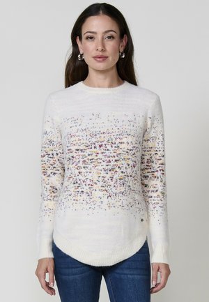 Sudadera de punto en color crema con un patrón texturizado y multicolor. Presenta un cuello redondo y un dobladillo curvado. Hecha de un material suave y cálido.