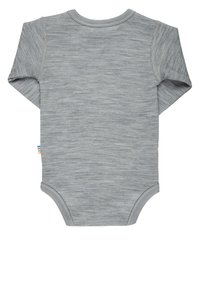 Body en jersey gris clair à manches longues, fabriqué en tissu doux. Il présente un col rond et une fermeture à pression au bas, avec une texture légèrement chinée.