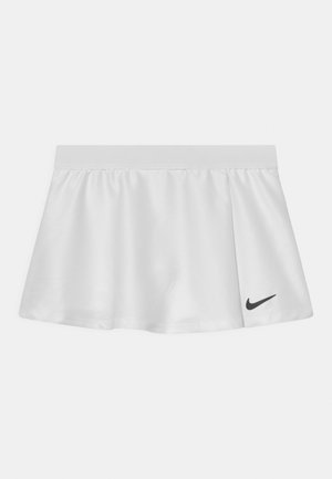 Bela športna krila iz gladkega, lahkotnega materiala z zračnim dizajnom. Ima črn Nike logotip na spodnjem desnem delu.