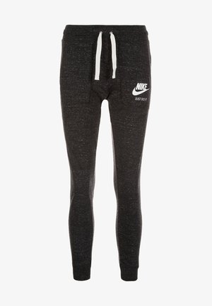 Zwarte, gestructureerde Nike joggers met witte trekkoorden en logo; slim fit ontwerp met op de rechterdij in witte letters de tekst "Just Do It".