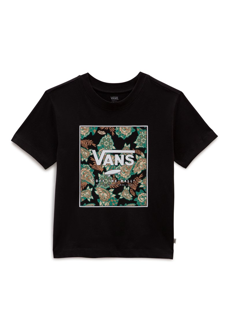 Camiseta de algodón negra con un patrón floral en tonos verdes y beige, con el logotipo de "VANS" centrado en un fondo rectangular blanco.