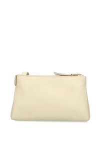 Borsa a pochette in pelle crema con chiusura a zip, texture morbida, forma rettangolare e una piccola maniglia laterale. Design minimalista.