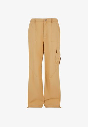 Beige cargo bukser lavet af letvægtsmateriale, med knaplukning, sidelommer og justerbare benender for en afslappet pasform.