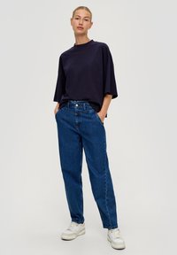 s.Oliver KAROLIN MIT BARREL LEG - Jeansy Relaxed Fit