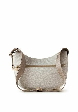 Sac à épaule beige texturé avec fermeture éclair dorée et sangle beige ajustable affichant un texte en gras sur fond blanc.