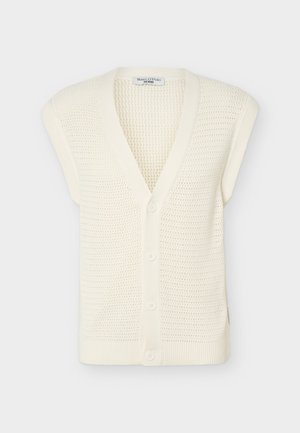 Cárdigan sin mangas de punto color crema con escote en V y cuatro botones delanteros, con un patrón calado texturizado.