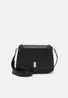 ARIELL SADDLE - Borsa a tracolla - black
