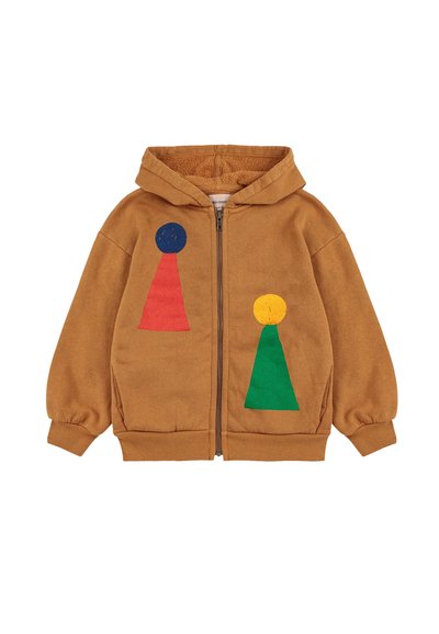 Felpa con zip marrone e cappuccio, che presenta due forme geometriche colorate: un cerchio blu su un triangolo rosso e un cerchio giallo su un triangolo verde.