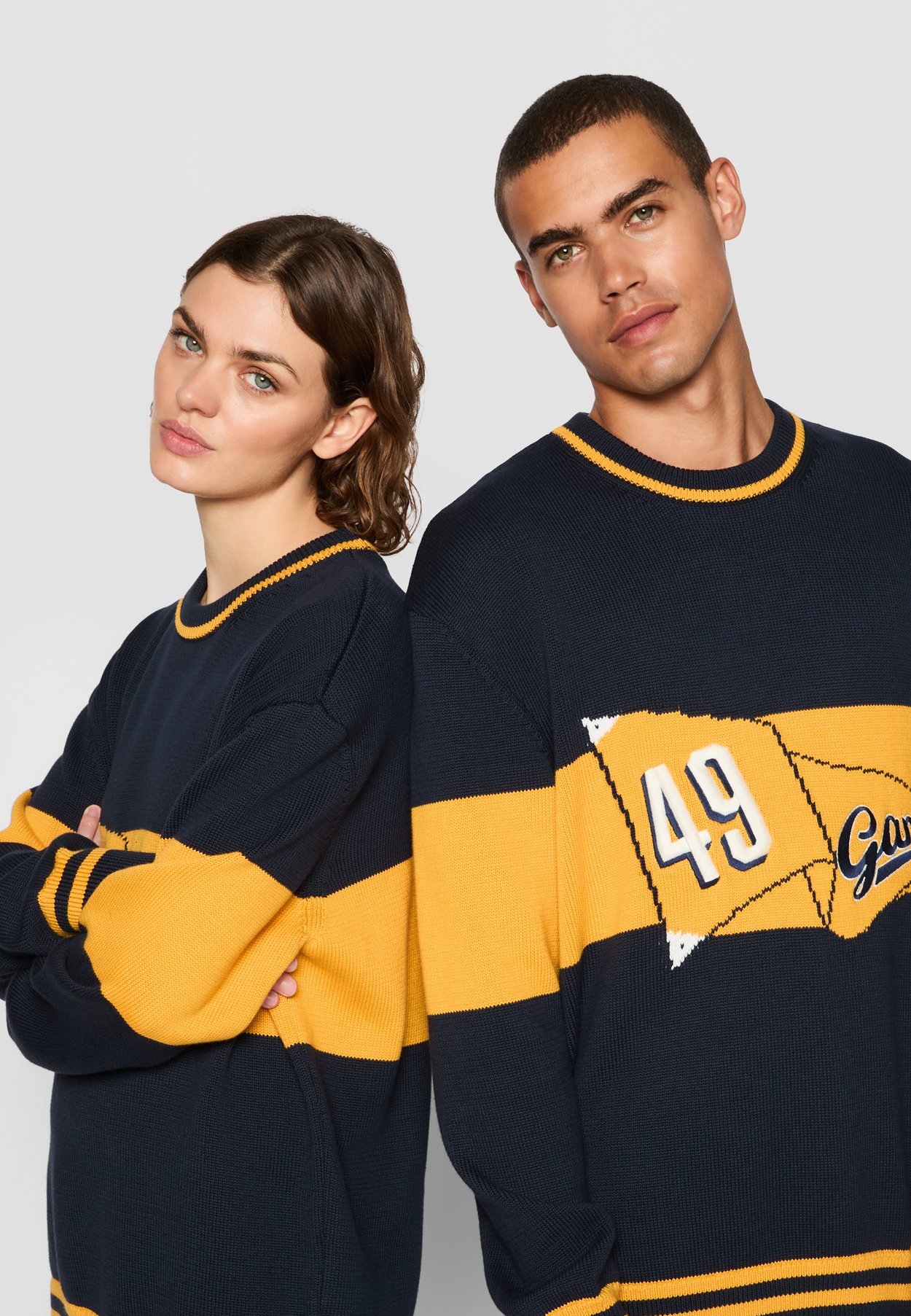 EXCLUSIVE HERITAGE 2.0 STRIPE GRAPHIC C-NECK
