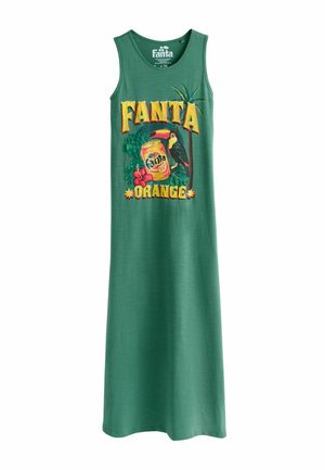 Zielona sukienka maxi bez rękawów z kolorowym logo Fanta Orange, tukaniem, tropikalnymi liśćmi, palmą i różowym kwiatem hibiskusa.