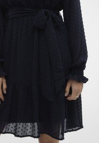 Vero Moda VMLUNA LS SHORT WVN EXP - Robe de jour - night sky