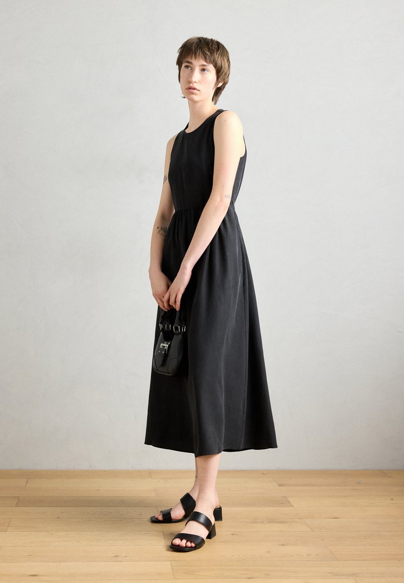 Marc O'Polo DRESS MIDI LENGTH ROUND NECK FLARED SKIRT CUT OUT AND GATHERING  DETAIL - Vapaa-ajan mekko - black/musta