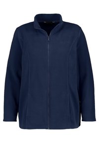 Tummansininen fleece-takki, jossa on täysi etujakkara, pystykotka ja pitkät hihat. Ominaisuuksiin kuuluu sileä rakenne ja hienovarainen logotunnus.