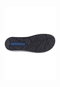 Schwarze Gummisohle mit strukturiertem Muster und blauem Logo. Abgerundete Kanten und ein Design für optimale Traktion.