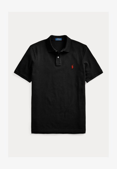Μαύρο κοντομάνικο πόλο Ralph Lauren με γιακά και κόκκινο κεντητό λογότυπο στο αριστερό στήθος.