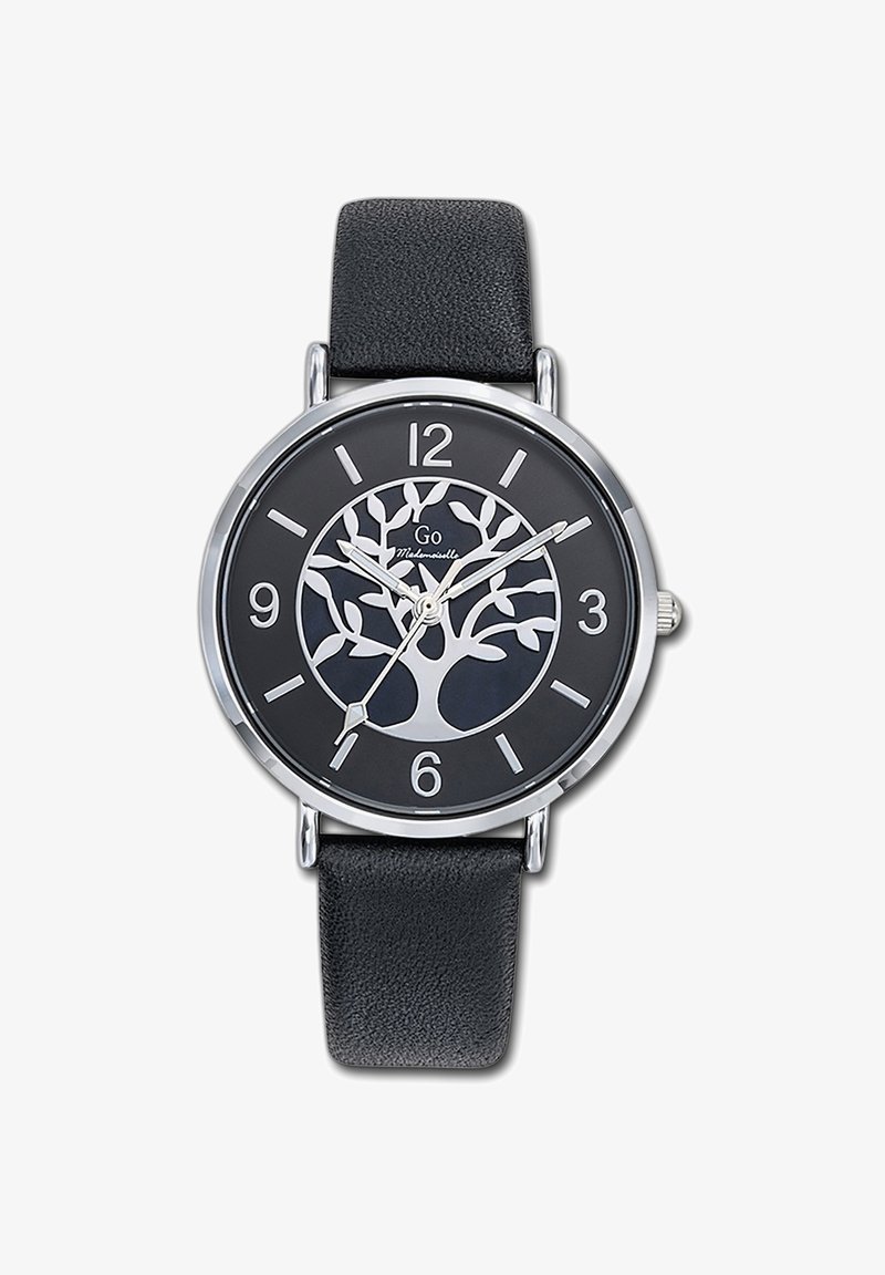 Montre ronde en argent avec un cadran noir présentant un design d'arbre. Bracelet en cuir noir, index horaires argentés et aiguilles simples pour indiquer l'heure.