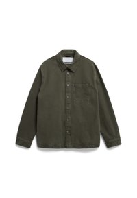 Olijfgroene canvas shirtjasje met knopen, puntkraag, een borstzak en lange mouwen. Soepele textuur met minimale details.