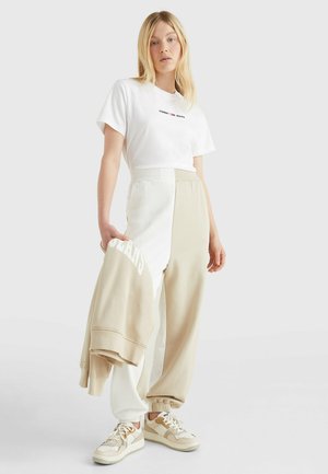 RELAXED - Tracksuit bottoms - savannah sand multi
