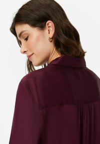 BRAX STYLE VIC - Button-down blouse - berry