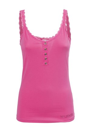 Top rosa senza maniche con dettagli in pizzo lungo il collo e le spalline, caratterizzato da cinque bottoni sul davanti e la scritta "INFLUENCER" all'orlo.