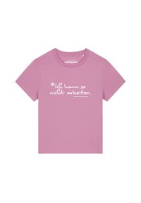 T-shirt en coton rose à manches courtes et col rond, avec un texte blanc sur le devant qui dit "Ich kann so nicht arbeiten."