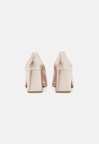 Marco Tozzi Klassiske pumps - platinum