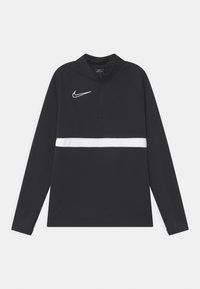 Top a maniche lunghe nero Nike con zip a quarto, striscia bianca sul petto e logo distintivo sul lato sinistro. Realizzato in tessuto traspirante che allontana l'umidità.
