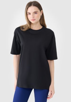 4F, OVERSIZE , czarny