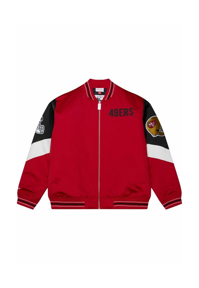 Rote Bomberjacke mit gesticktem "49ERS"-Text, schwarzen Ärmeln mit weißen und roten Akzenten sowie Teamlogo-Patches auf beiden Ärmeln.