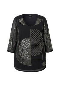 Zwarte top met een V-hals en driekwart mouwen, versierd met cirkelpatronen, zilveren pailletten en textuur geborduurde accenten.