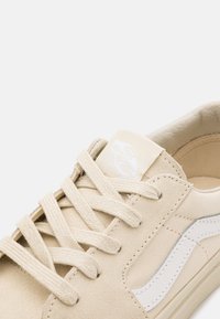 vans sk8 low contrast bone