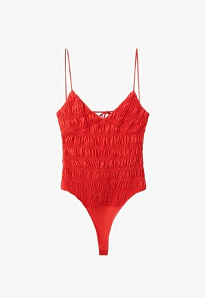 Rød smocked body med tynde skulderstropper, V-udskæring og bund i thong-stil.