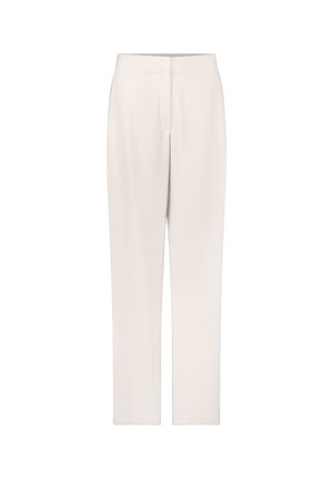 Białe spodnie o prostych nogawkach z wysokim stanem, z ukrytym zamkiem błyskawicznym z przodu i paskiem, prezentowane na białym tle.