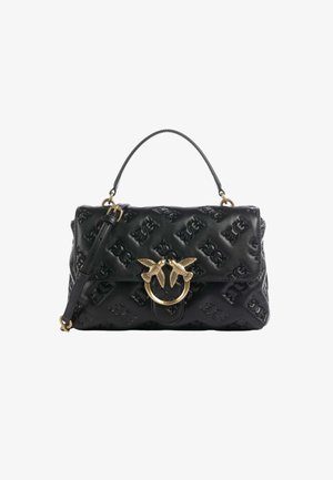 Schwarze Lederhandtasche mit geprägten Mustern, strukturierter Form, Obergriff und einem goldfarbenen Metallverschluss mit Schwalbenmotiven.