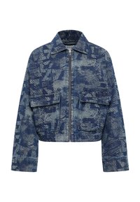 Veste en denim bleu cropped avec un motif texturé, présentant une fermeture éclair, deux poches avant et un col pointu.