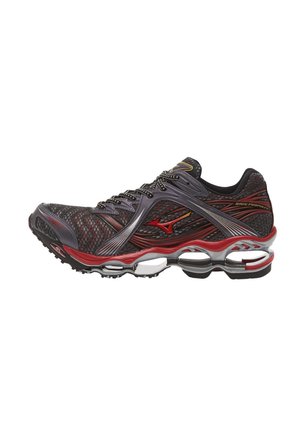 Scarpa da corsa Mizuno Wave Prophecy nera e rossa con tomaia in mesh e suola segmentata distintiva per ammortizzazione e supporto.
