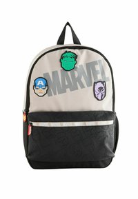 Harmaa ja musta Marvel-teemainen reppu, jossa on hahmotelkit, vetoketjulliset osastot ja kohokuvioidut supersankareiden kasvot alhaalla.