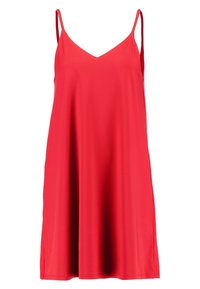 Robe rouge sans manches, longueur genou, avec fines bretelles et encolure en V, présentée sur un fond blanc.