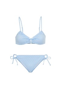 Vaaleansininen bikinit-setti, jossa on kolmion muotoinen yläosa, jossa on keskileikkaus solmulla ja säädettävät hihnat, sekä sivusolmittavat alaosat, joissa on tekstuuripintainen kuvio.