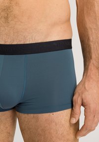 Hanro MICRO TOUCH - Úzké boxerky - deep aqua